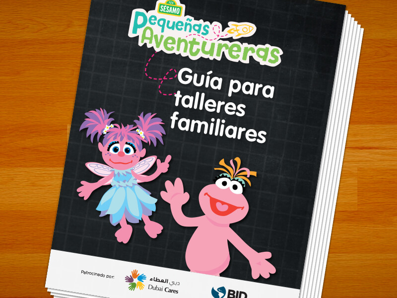 Pequenas Aventureras. Guia para talleres familiares. Abby y lola sonriendo. 