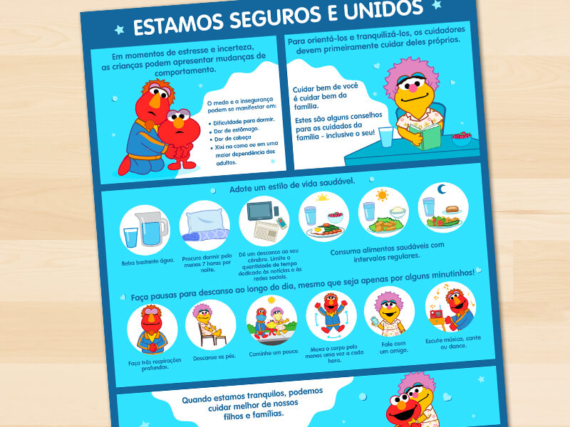 Elmo, Mae, y Louie jugando