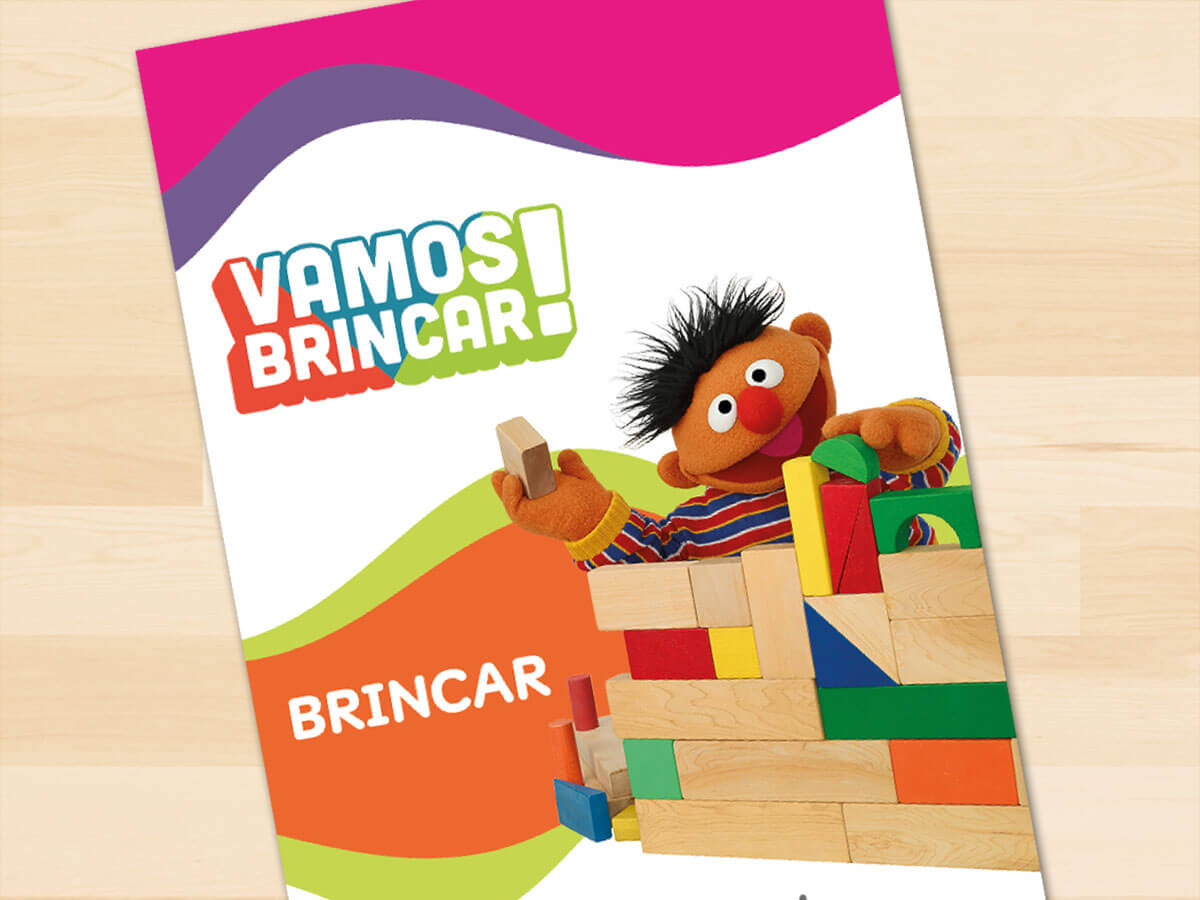 Ernesto jugando con bloques