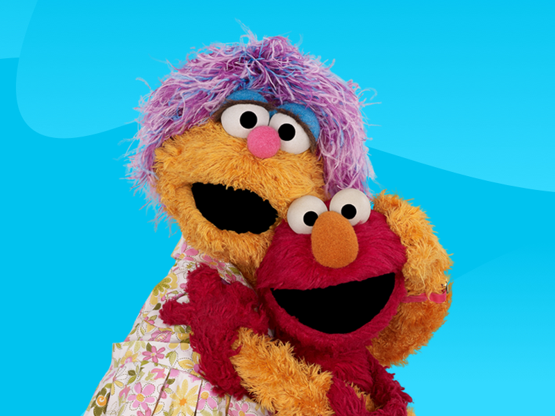 Mae y Elmo abrazando 